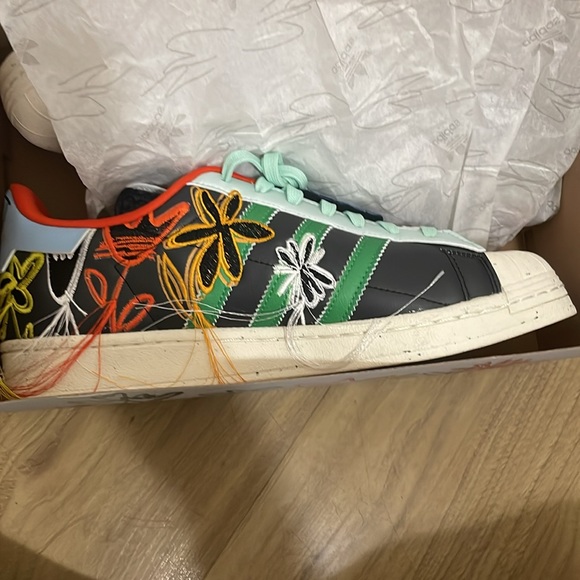 Super Earth Adidas - Picture 3 of 6